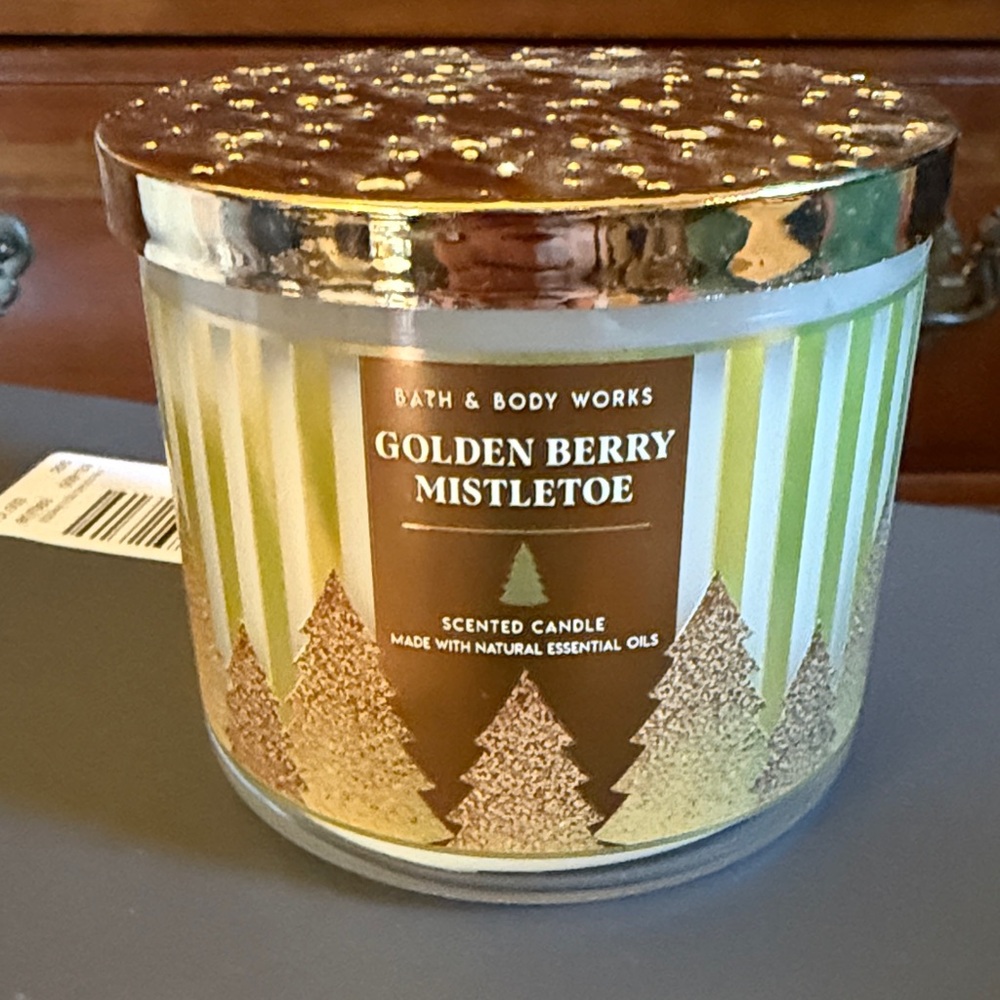 Bath & Body Works Golden Berry Mistletoe Candle - Gold & Cream
